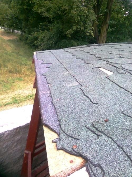 Wandale zdarli dach altany  na nadkaczawskim bulwarze